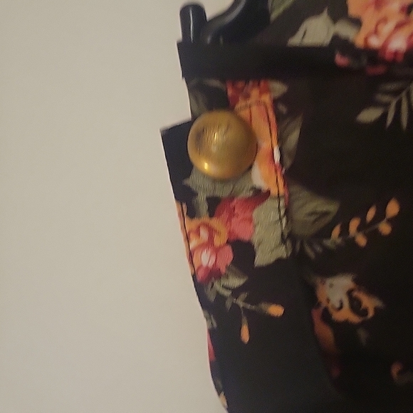 Sleeveless dress, V slit neck, black with floral print.  Lined skirt. - Picture 9 of 9